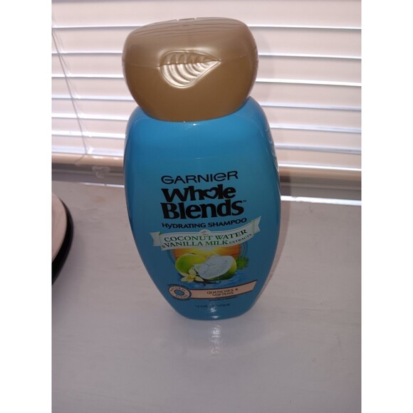 Garnier Whole Blends Shampoo with Coconut Water, Vanilla Milk Extracts 12.5 Oz - Picture 2 of 4